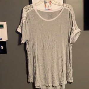 Grey T-shirt with lace sleeve details